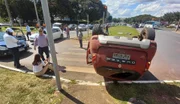 Motorista do carro vermelho foi levada ao hospital Motorista do carro vermelho foi levada ao hospital