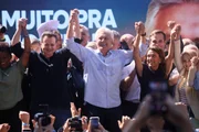 Ronaldo Caiado celebra a oficialização de sua candidatura à Presidência pelo PSD, em São Paulo