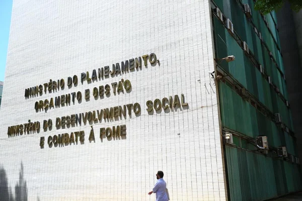 Servidores públicos poderão reduzir jornada de trabalho
