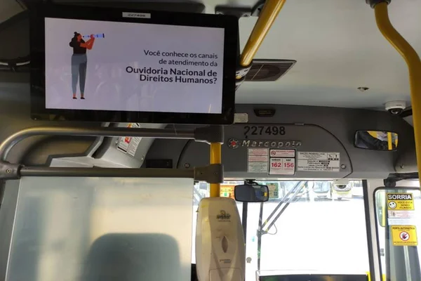 Ônibus do DF divulgam canais para denúncia de violação de direitos