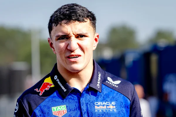 F1: Hadjar, da Red Bull, está fora do GP da Holanda por lesão no pulso