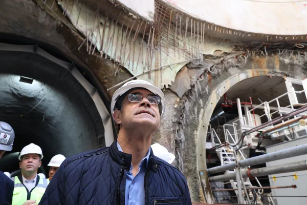 Segundo o governador, o desmoronamento não causará o atraso da obra que é a maior da América Latina com nove mil funcionários