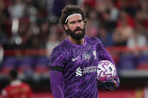 Foto colorida do goleiro Alisson, do Liverpool - Metrópoles