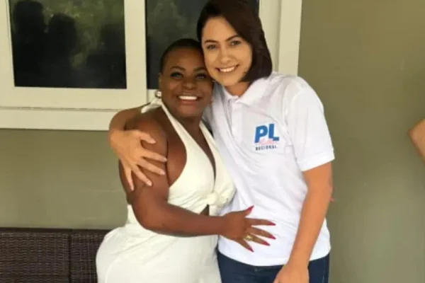 Michelle Bolsonaro presenteou Jojo Todynho com acessório inusitado