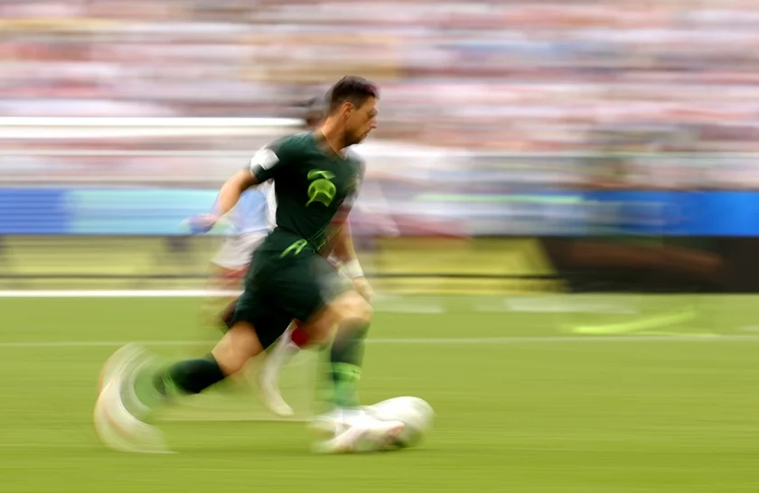 Tomi Juric tenta se livrar de marcação Tomi Juric tenta se livrar de marcação