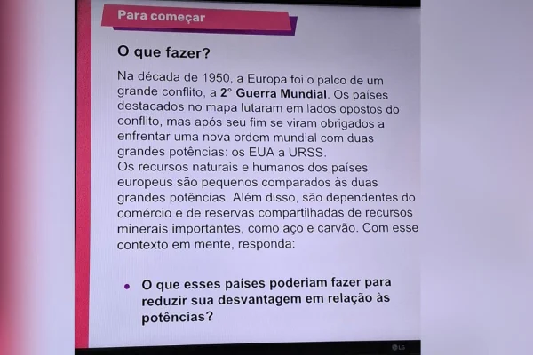 Apostila de SP com erro sobre 2ª Guerra Mundial custou R$ 29 milhões