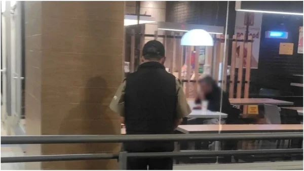 MG: cliente do McDonald’s se revolta ao flagrar segurança sem agasalho