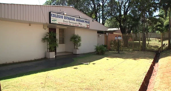 fachada do Colégio Cívico-Militar no Paraná