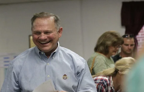 Eleição de senador no Alabama é pautada por denúncia de crimes sexuais