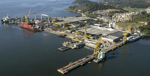 Indústria naval do Brasil parou e demitiu 27 mil trabalhadores