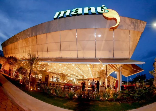 Fachada do Mané, o mercado vírgula