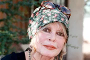 Brigitte Bardot passou mal e precisou ser internada Brigitte Bardot passou mal e precisou ser internada