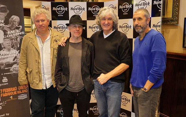 Banda britânica Dire Straits faz show único em Brasília