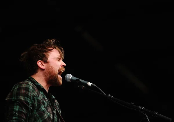 Vocalista da banda Frightened Rabbit, Scott Hutchison, morre aos 36