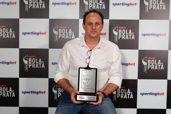 Melhor técnico, Rogério Ceni faz história no Prêmio Bola de Prata