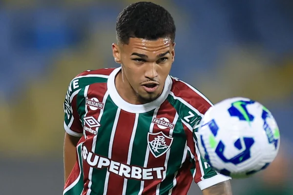 Promessa da base do Fluminense, Riquelme comemora demissão de Zubeldía