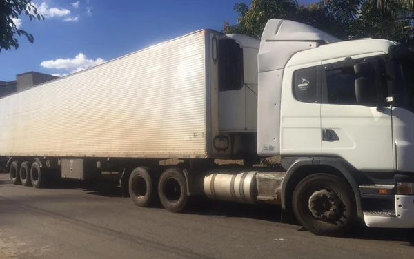 Motorista é condenado por mentir que era obrigado a usar rebite em GO