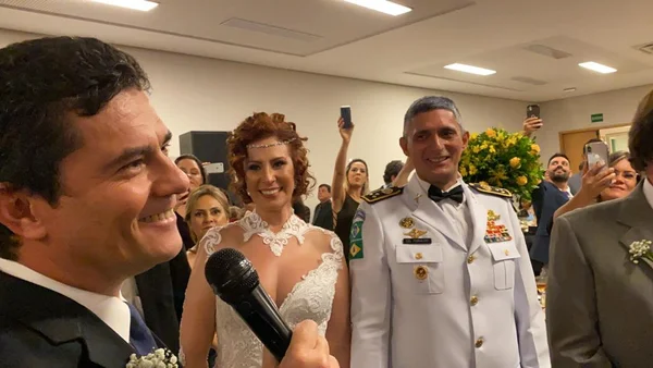 “Caveira honorária”: Moro brinca com Zambelli em casamento. Veja