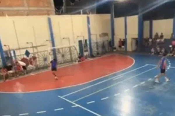 Reprodução colorida de partida de voleibol em Imperatriz - Colégio Santa Luzia - Metrópoles