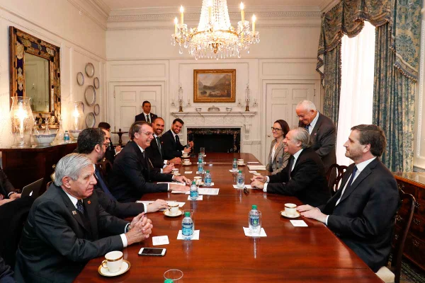 Bolsonaro discute situação na Venezuela com secretário-geral da OEA