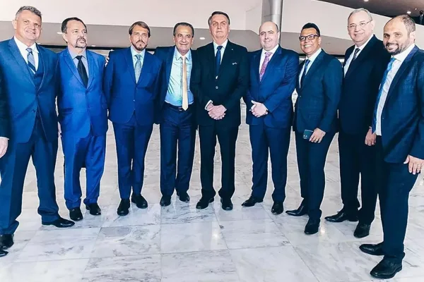 Pastor de Flávio Bolsonaro diz: “Deus odeia o culto à Rainha dos Céus” - destaque galeria Pastor de Flávio Bolsonaro diz: “Deus odeia o culto à Rainha dos Céus” - destaque galeria