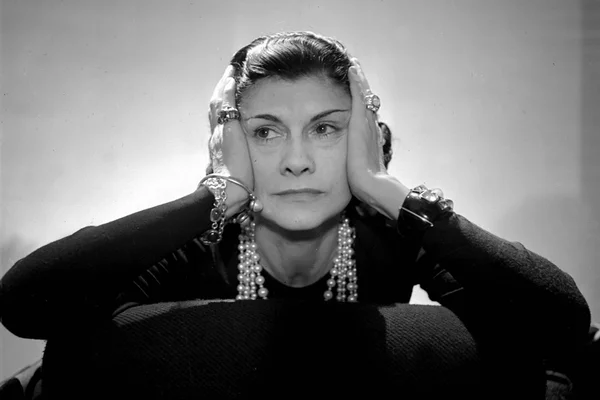 Coco Chanel faz aniversário hoje. E o que ela tem de tão especial?