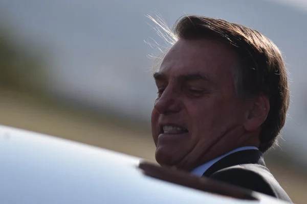 Bolsonaro: privatizações começam pelos Correios e processo será longo