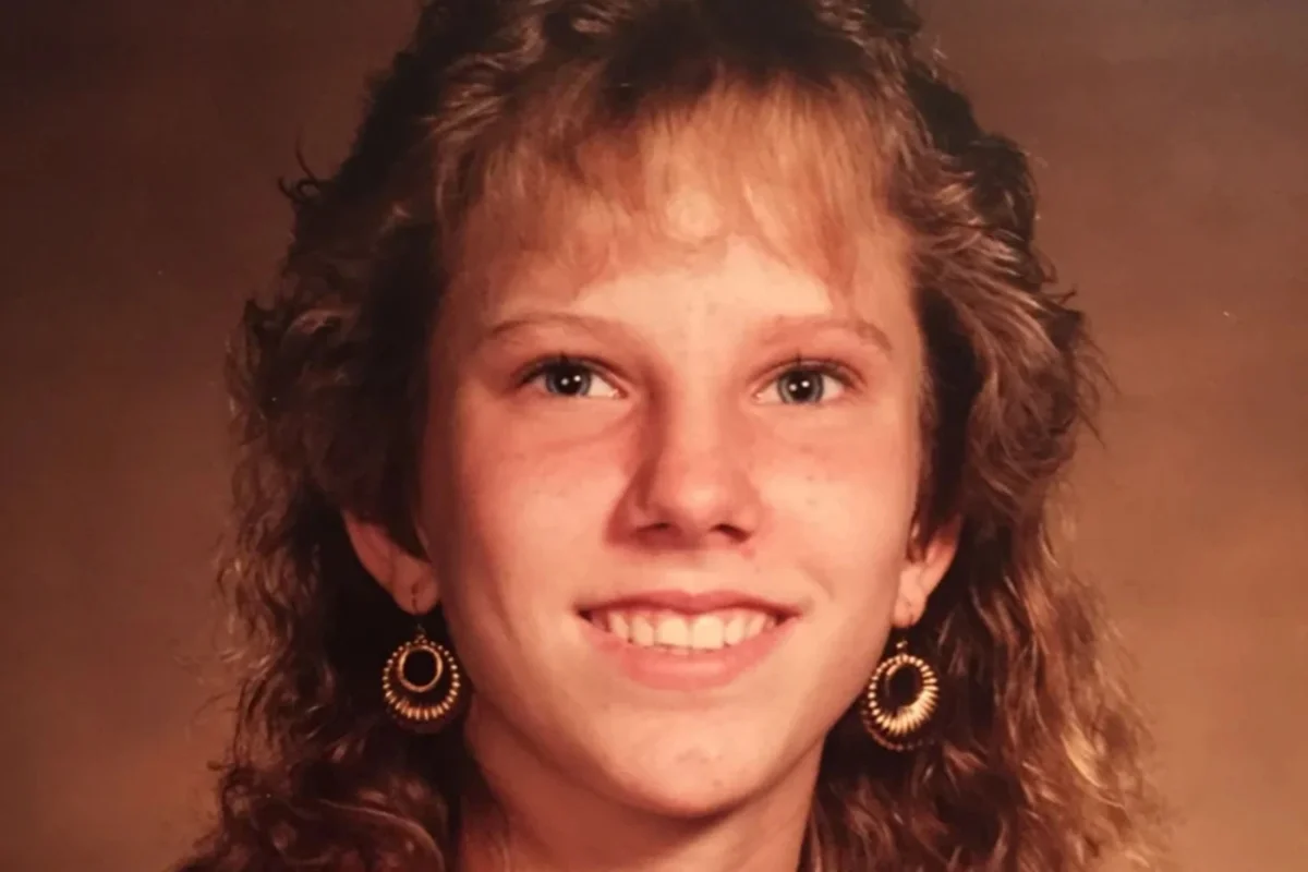 Colleen Slemmer tinha 19 anos quando foi assassinada por Christa Pike Colleen Slemmer tinha 19 anos quando foi assassinada por Christa Pike
