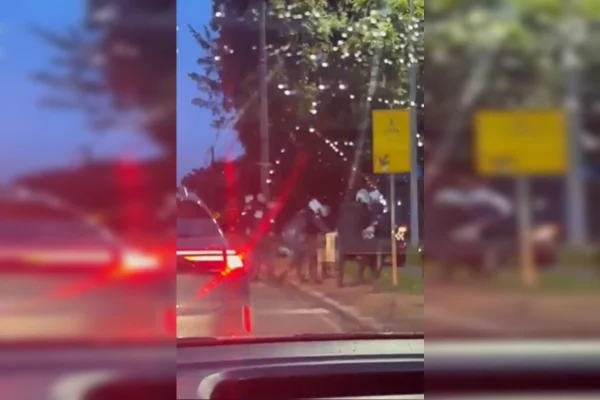 Homem fica pelado no meio da rua e paralisa trânsito em região do DF