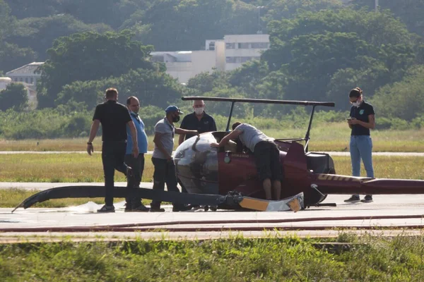 Queda de helicóptero no Aeroporto Campo de Marte, em São Paulo