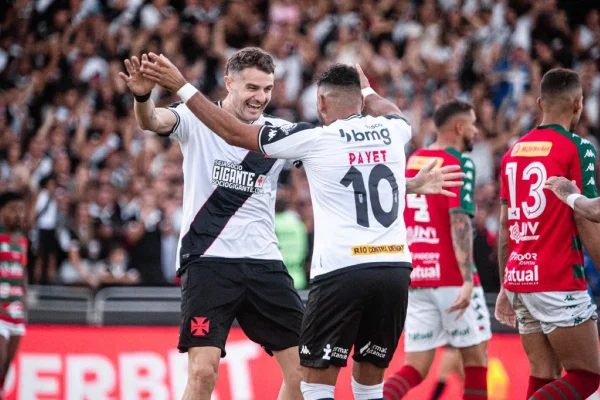Vasco faz 4 x 0 na Portuguesa, se classifica e elimina o Botafogo