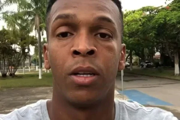 Jô foi detido na quinta-feira (12) por atraso no pagamento da pensão alimentícia aos filhos. Jogador já havia sido preso outras duas vezes - Metrópoles