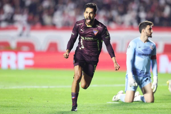 Imagem colorida da partida entre São Paulo x LDU