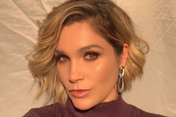 Flávia Alessandra abre braços em foto sensual: “Desodorante vencido”