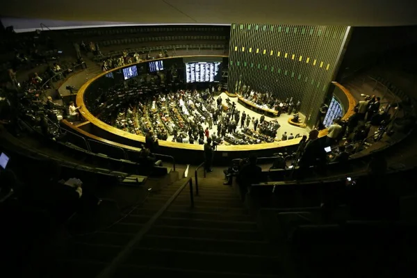Câmara aprova fundo eleitoral com recursos públicos para 2018