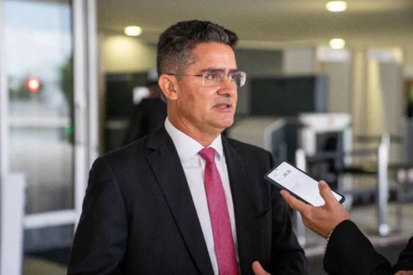 Prefeito de Manaus anunciará depois do Réveillon se haverá Carnaval
