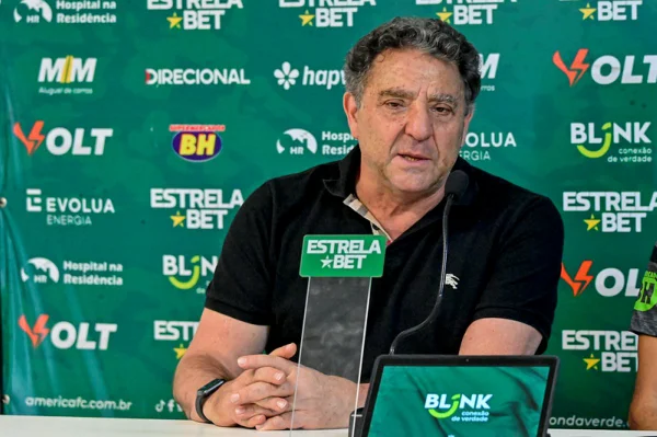 Imagem colorida do presidente do Amperica-MG, Marcus Salum, em entrevista coletiva- Metrópoles