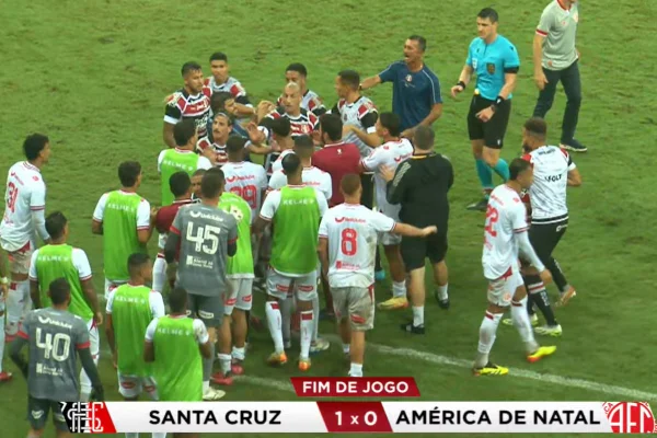 Jogadores de Santa Cruz e América de Natal brigam ao fim do jogo pela ida das quartas da Série D