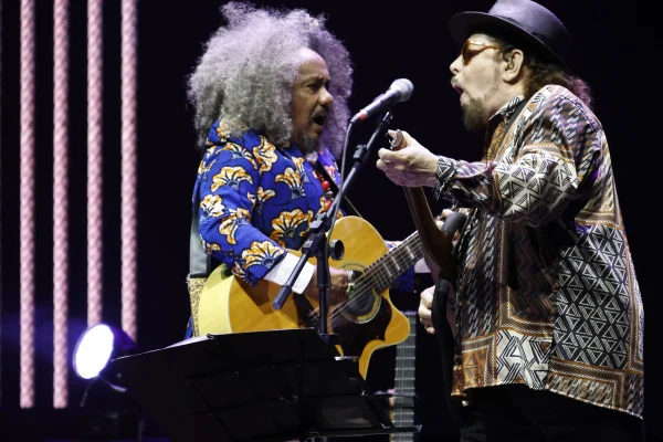 Foto colorida de Chico César e Geraldo Azevedo no Festival Estilo Brasil - Metrópoles