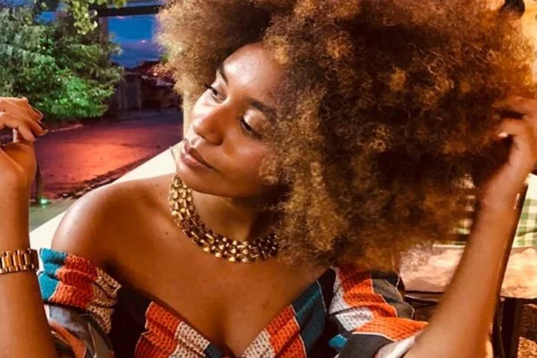 Mulher denuncia racismo cometido por dono de bar em Goiânia