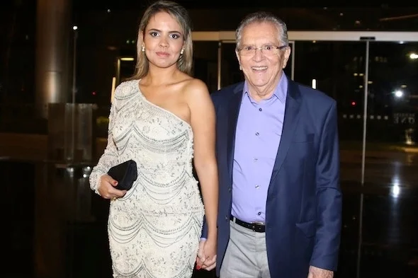 Carlos Alberto de Nóbrega revela desejo de ter uma filha com a noiva