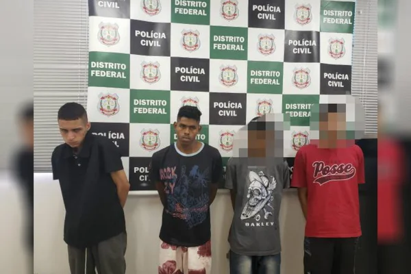 Bandidos assaltam ônibus no DF e comemoram: “Deu bom, só telefone top”