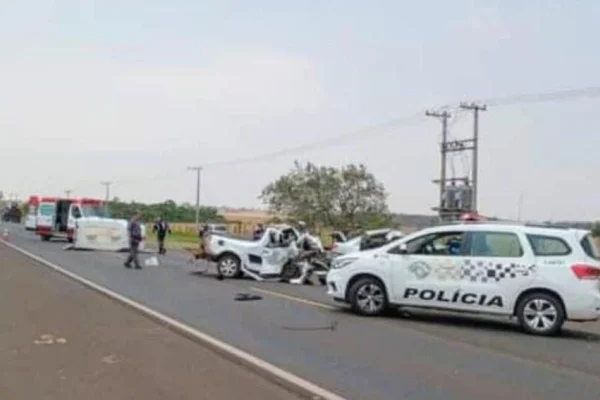 Grávida morre em acidente entre ambulância e carro no interior de SP