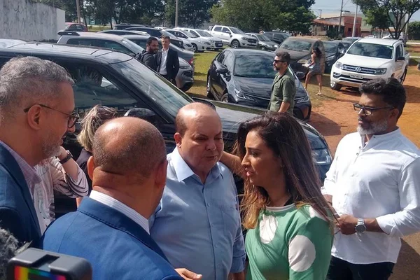 Após reafirmar aliança, Ibaneis e Flávia se reúnem com evangélicos