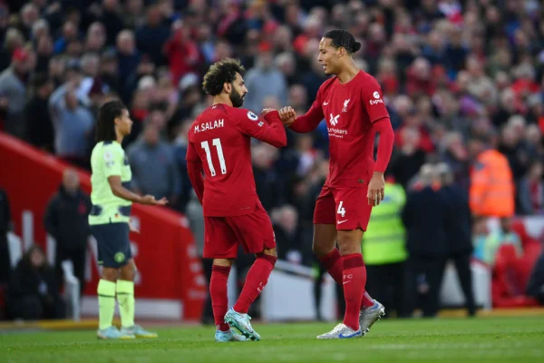 Liverpool mostra força em casa e bate City; Arsenal abre vantagem
