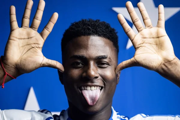 Imagem colorida de Néiser Villareal, do Cruzeiro