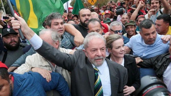 Lula é interrogado por Moro na sede da Justiça Federal em Curitiba