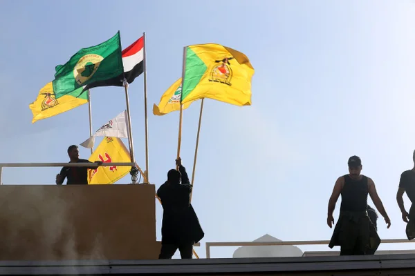 Imagem colorida mostra Hezbollah iraquiano - Metrópoles