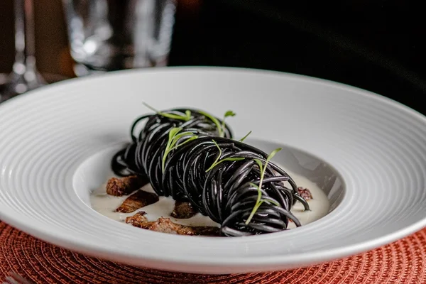 Chef Thiago Paraiso lança menu em quatro etapas no Saveur Bistrot