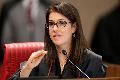 Luciana Lóssio assumirá como nova ministra titular do TSE